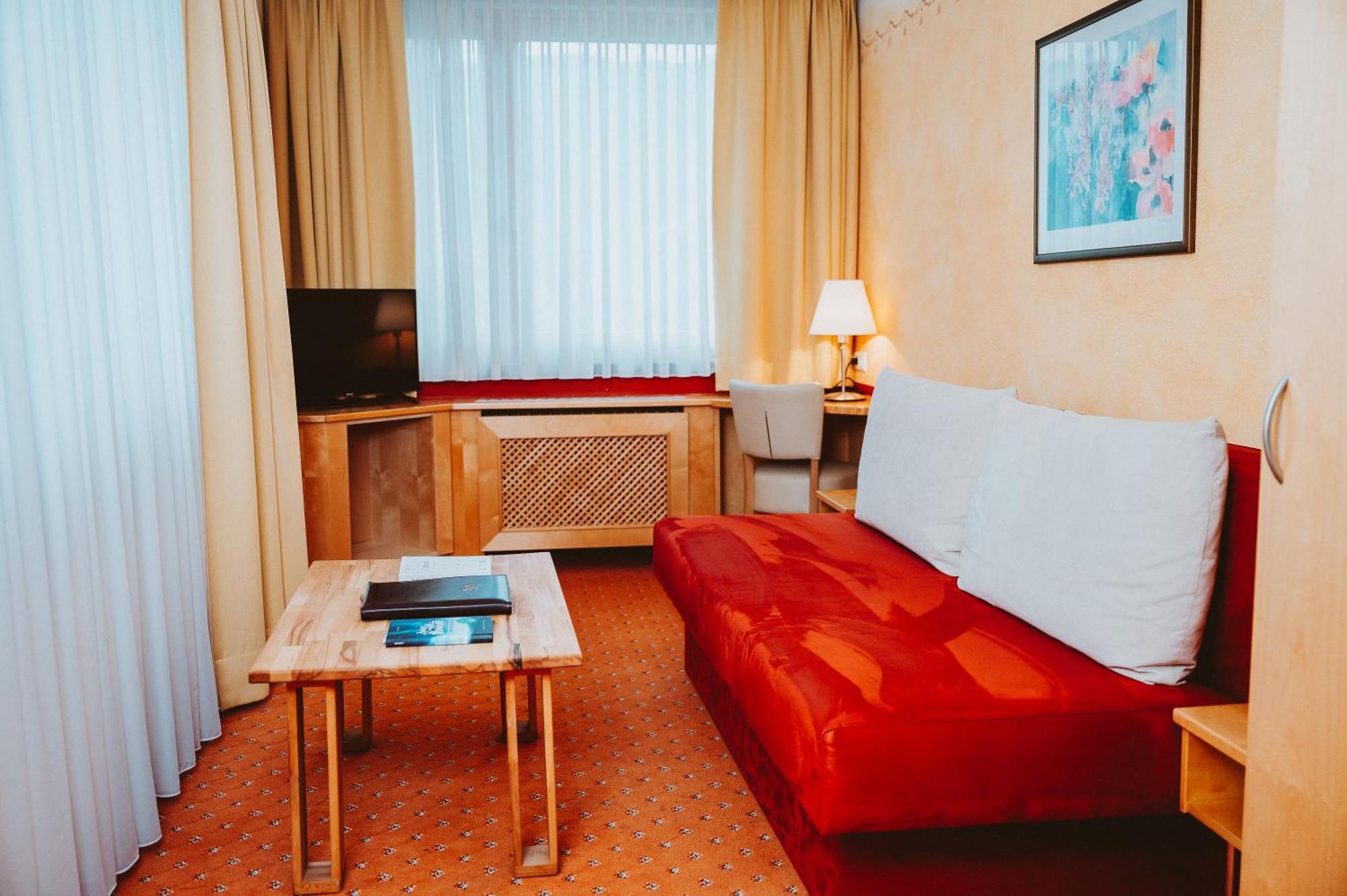 Hotel Bruecklwirt Niklasdorf Exterior foto