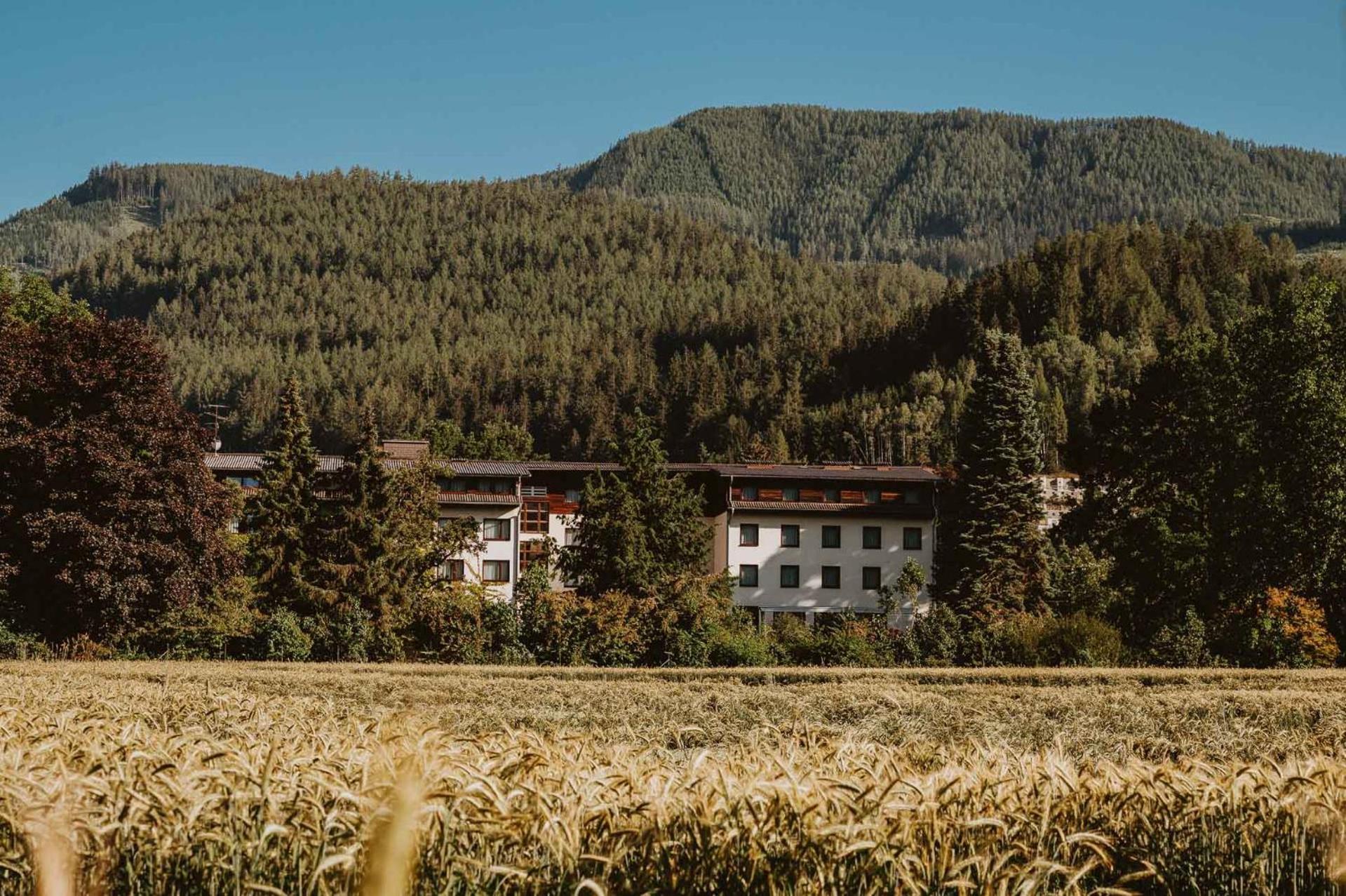 Hotel Bruecklwirt Niklasdorf Exterior foto