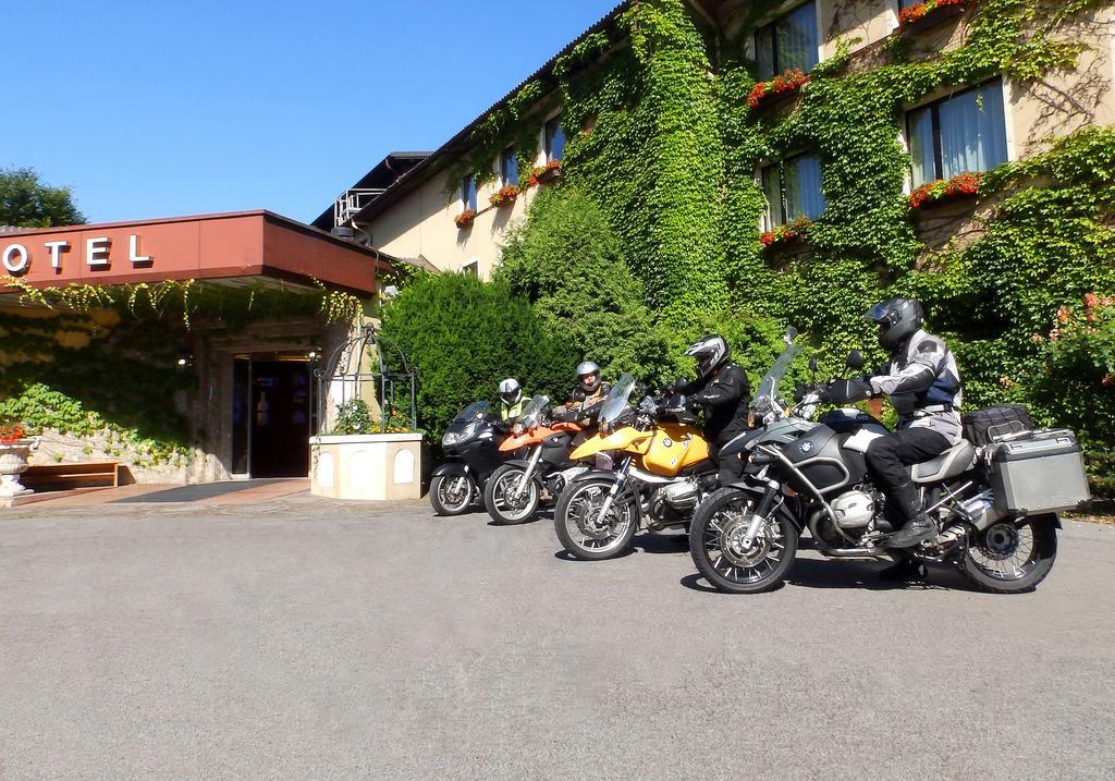 Hotel Bruecklwirt Niklasdorf Exterior foto